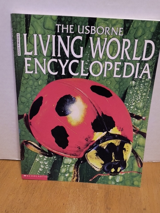 Other - The Usborne Living World Encyclopedia - Red & Black Ladybug Cover B6